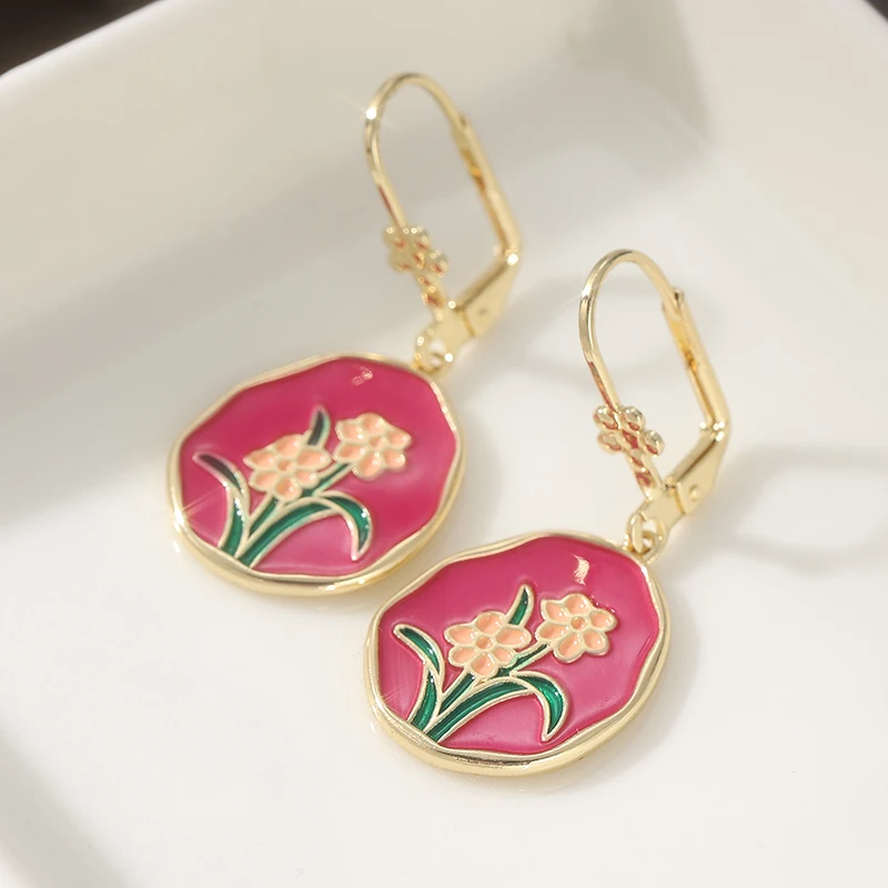 Vintage Elegante Blumen-Metallanhänger-Ohrringe für Damen, modische vergoldete Tropfenohrringe, Schmuckgeschenke. ﻿