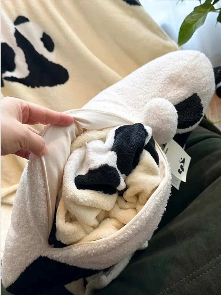 بطانية الباندا المتفجرة 2025، ديكور الغرفة، هدايا عيد الأم، بطانية وسادة الباندا الناعمة 2 في 1، بطانية مناسبة للغرز الأموية