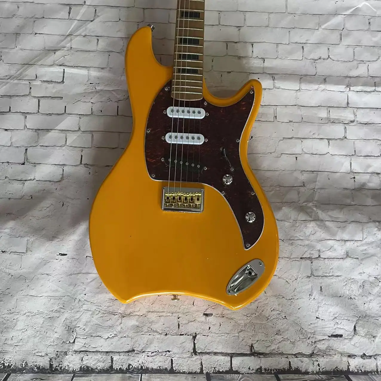 Electric Guitar 6-Chord Alien Style Electric Guitar, Yellow Body, Factory Realistic Photo, In Stock, Order and Ship Immediately