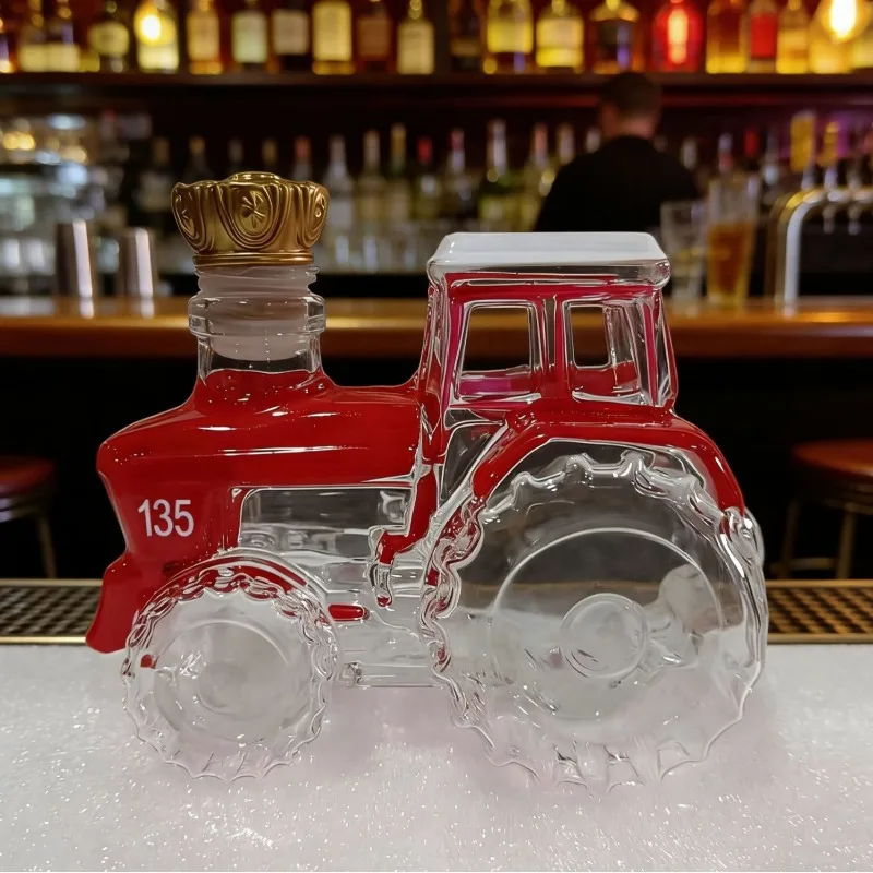Creative Tractor Shaped Whiskey Decanter, Innovative Farm Themed Glass Bottle, Used for Bar Decoration, Wine Vodka Awakener