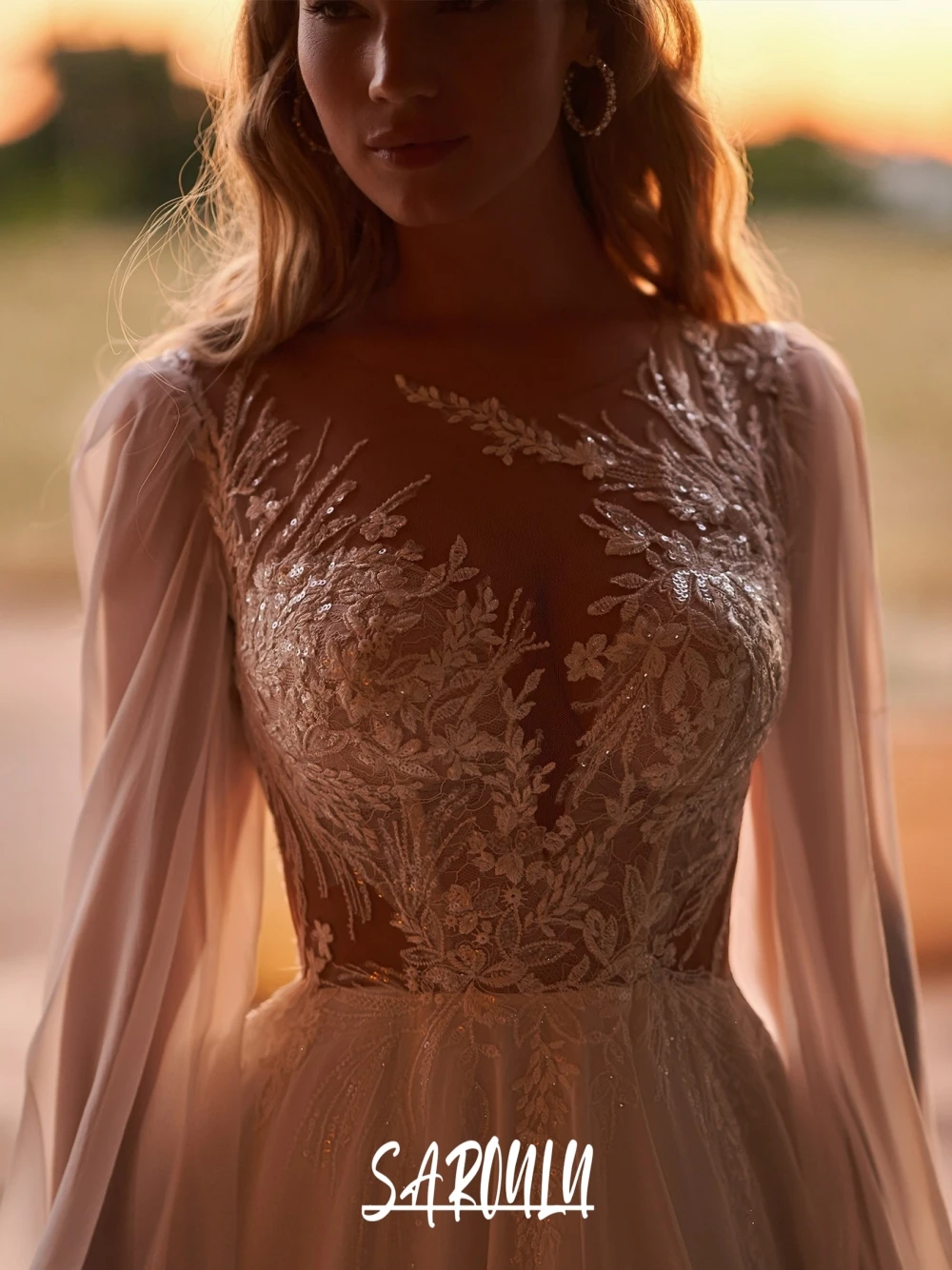 

Delicate Chiffon Appliques Wedding Dress Elegant A Line Backless Shimmering Bridal Gown With Slit Customized Lace For Women