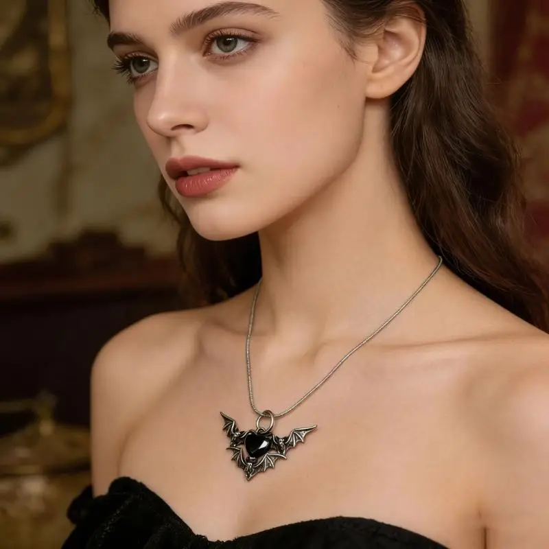 Vintage Inspired Bat Necklace With Heart Detail Gothic Jewelry For Women Men Fashion Clavicle Chain Accessory 