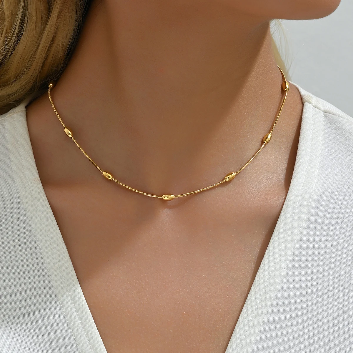 Fashionable, Luxurious, High-end, Exquisite 18k Gold Necklace，Pavé Emerald Pendant Transport Bead Stainless Steel Clavicle Chain