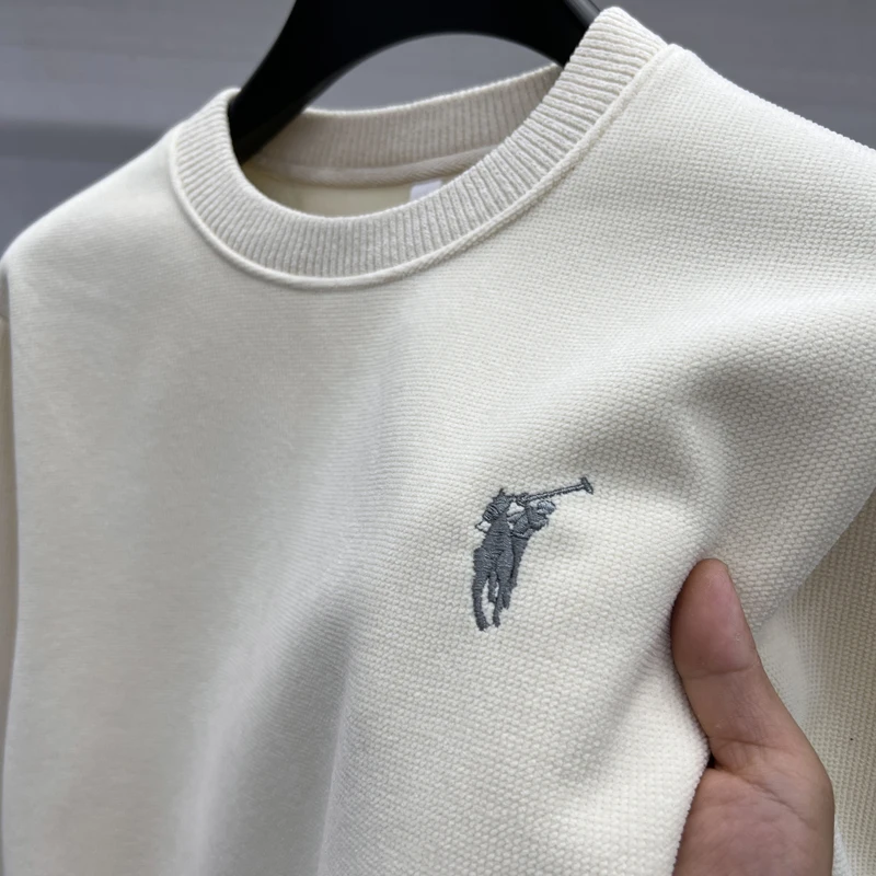 

2025 Новая бархатная утолщенная вязаная толстовка с капюшоном для мужчин, осенне-зимняя модная тенденция, нижняя рубашка с круглым вырезом Snell