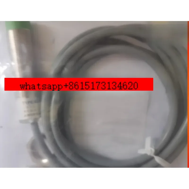 1PCS This M18 analog inductive proximity switch offers precise non-contact detection for industrial automation. Designed with