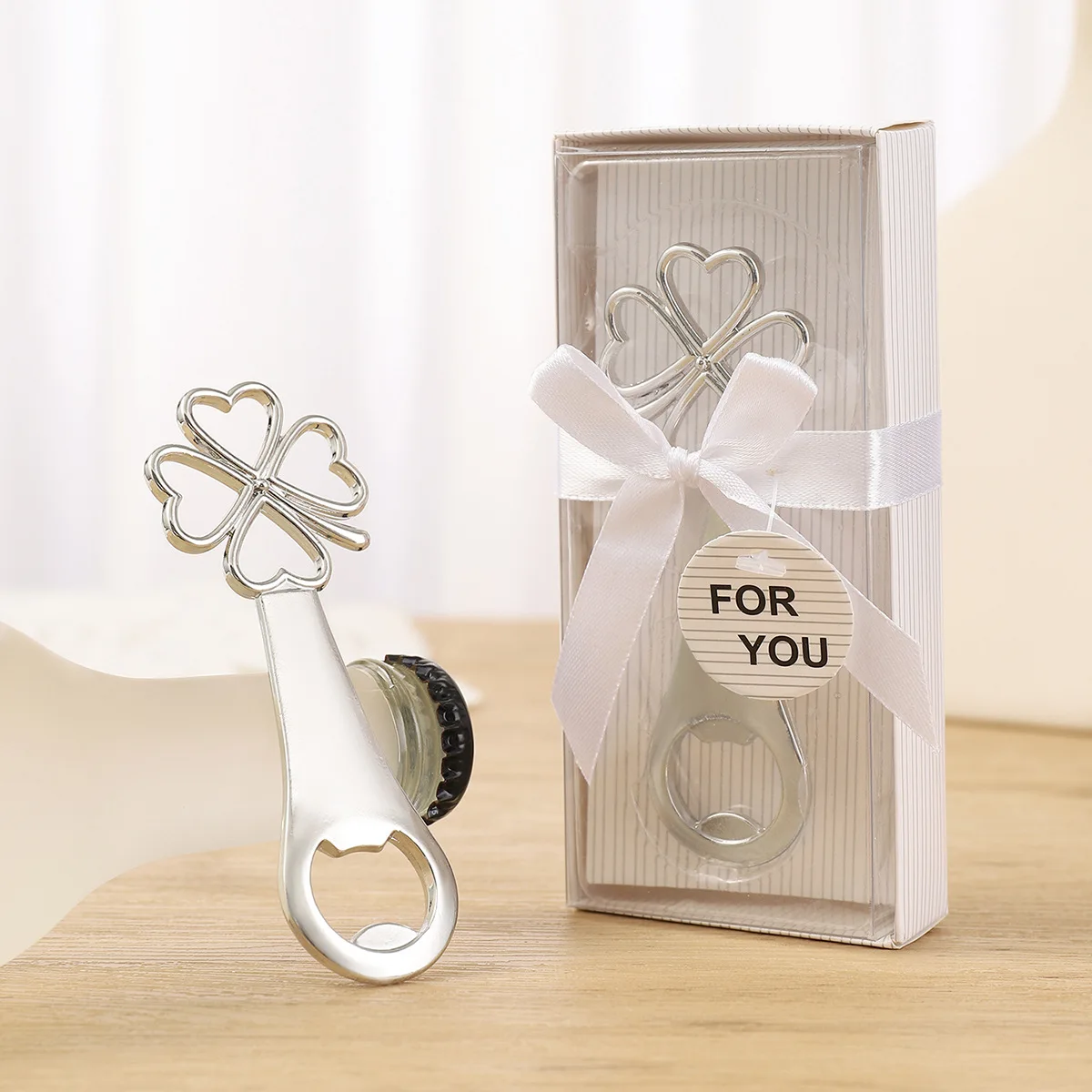 

25Pcs Gold Wedding Favors of Four Leaf Clover Bottle Opener Wedding Gift and Party shower Love hearts Wedding reception gifts