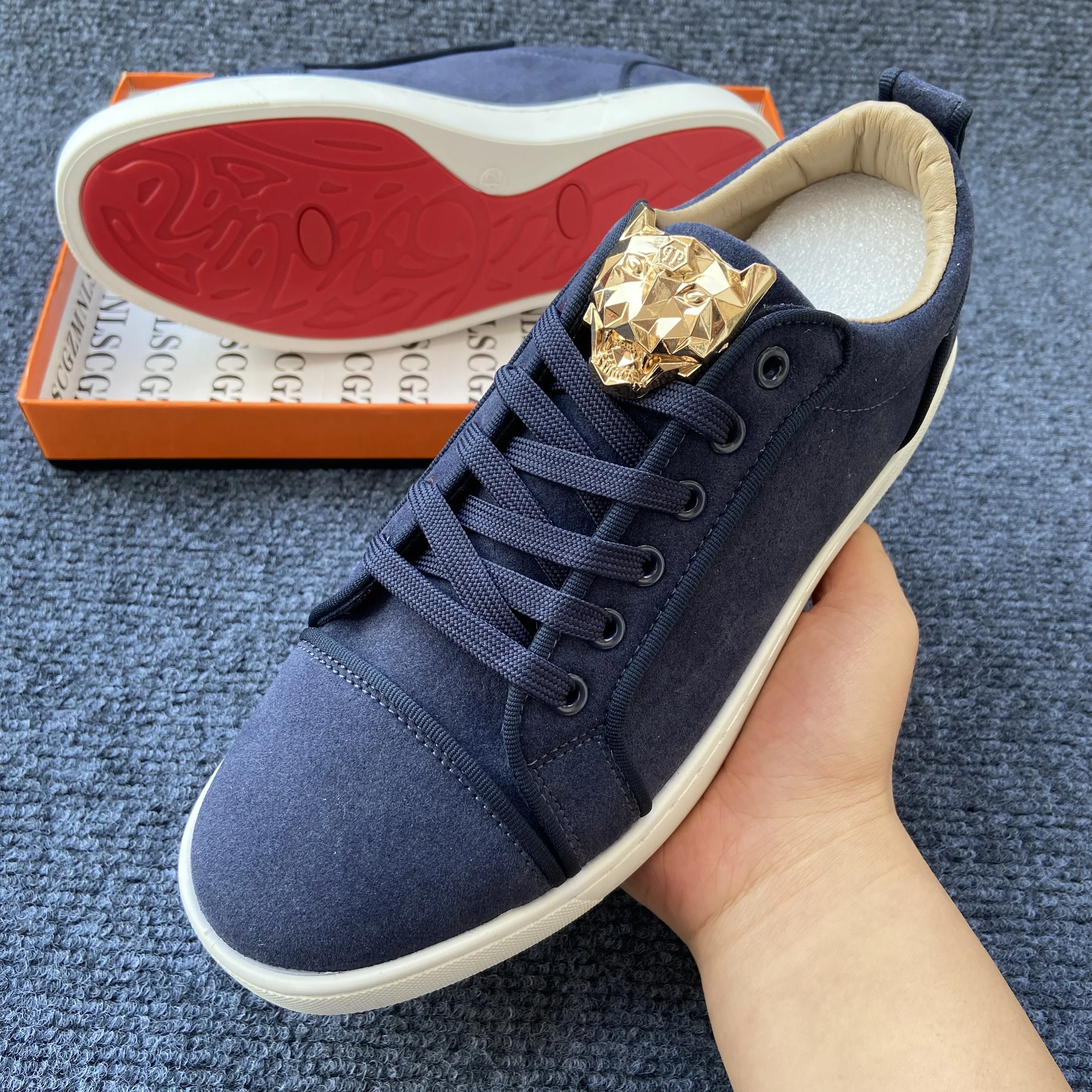 

New Brand Shoes for Men Suede Casual Shoes Fashion Flat Skateboard Shoes Street Cool Lace-up Sneakers Walking Outdoor Trainers