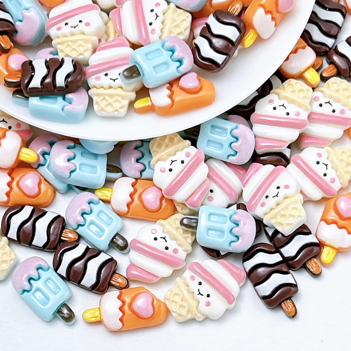 30 pièces, décorations pour ongles en résine, motif de crème glacée avec visage souriant, style cartoon, 3D, colorées, mignonnes, décorations pour nail art, décorations pour ongles à faire soi-même.