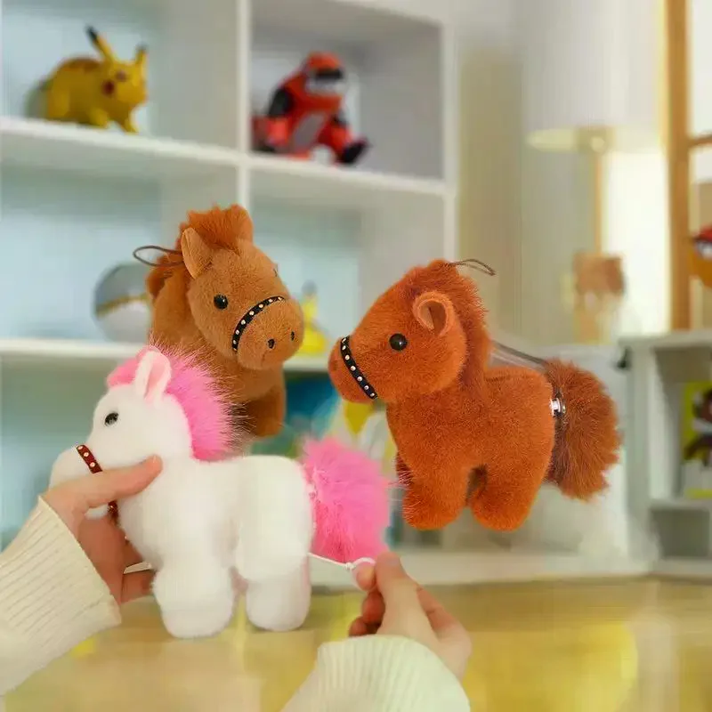 Lindo y esponjoso 12cm cuerda de tracción Wag cola caballo llavero de juguete de peluche de dibujos animados muñeco de peluche suave colgante llave de coche mochila bolsa Accesorios