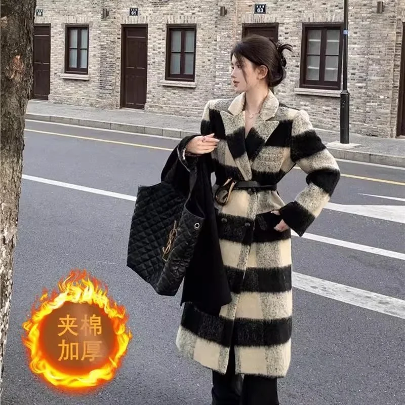 Cappotto di lana scozzese per donna Stile britannico 2025 Nuova giacca imbottita in cotone spesso medio lungo retrò giacca a vento w1616