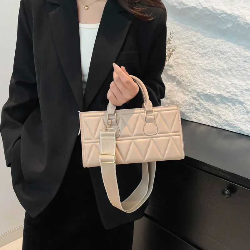 

Premium Small Square Bag Tote 2026 New Fashionable and Versatile Handheld Small Square Bag Single Shoulder Crossbody Bag