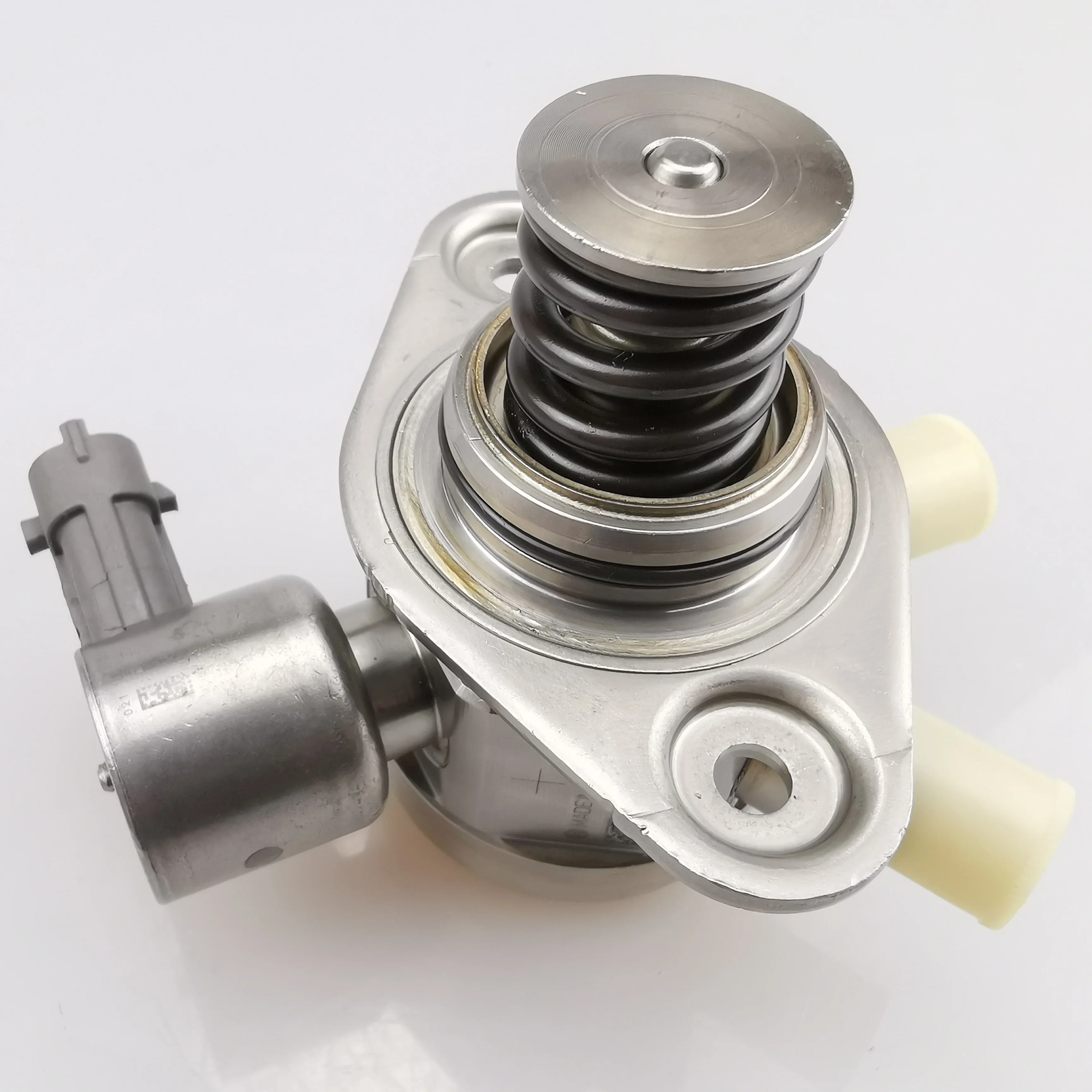 

SAIC MAXUS G10 2.0T original engine high pressure fuel pump 10171502 0261520430 30033248