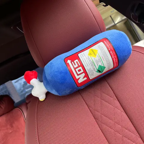 Nueva almohada para el cuello del coche, reposacabezas del coche para el asiento del pasajero delantero del conductor, almohada para botella NOS, decoración del coche, cojín para reposacabezas, almohada de felpa