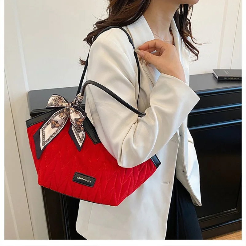

Classic Doctor Bag Inspired Purse For Women In Leather With Double Handle And Spacious Interior For Storage