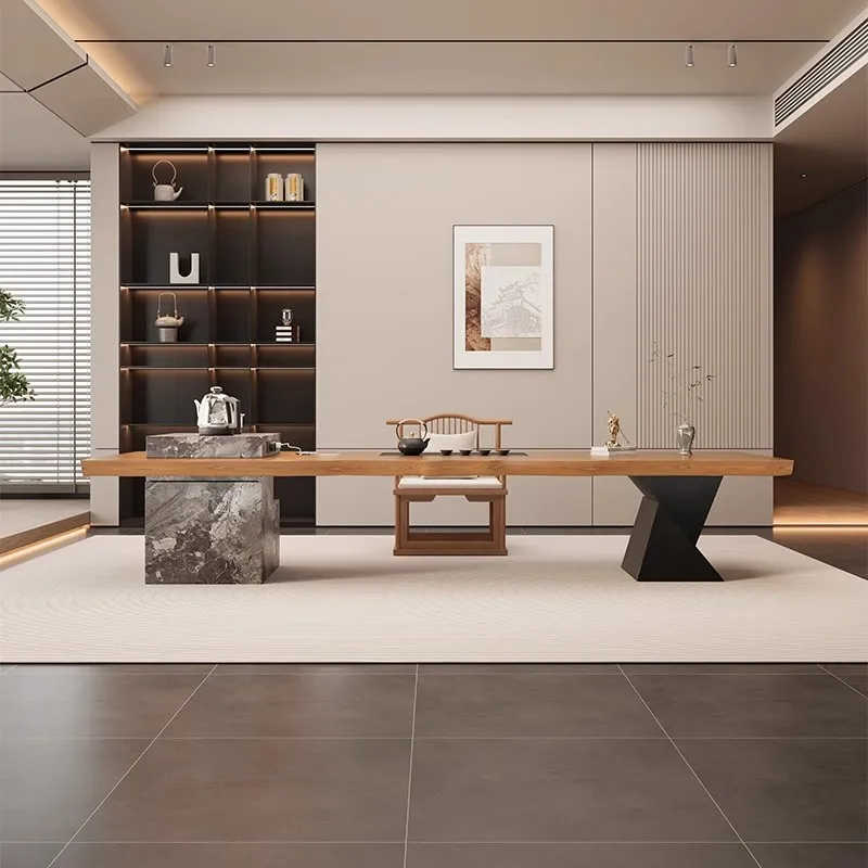 Moderner, schlichter Insel-Teetisch aus massivem Holz