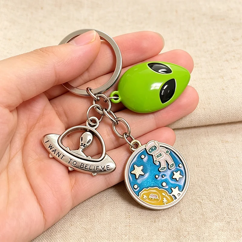 1 Piece UFO Planet Alien Rocket Astronaut Cosmic Exploration Green Enamel Mask Alloy Key Chain Fashion Keychain Men Accessories