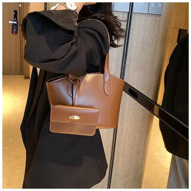 2024 new fashion versatile temperament large capacity shoulder / crossbody mother bucket bag