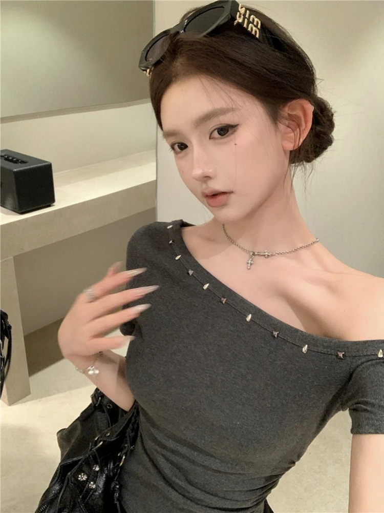 

Женская укороченная футболка Slim Fit с коротким рукавом, весенняя, с утягивающим эффектом на талии, в стиле Spicy Girl, с асимметричным вырезом на плече, в корейском стиле