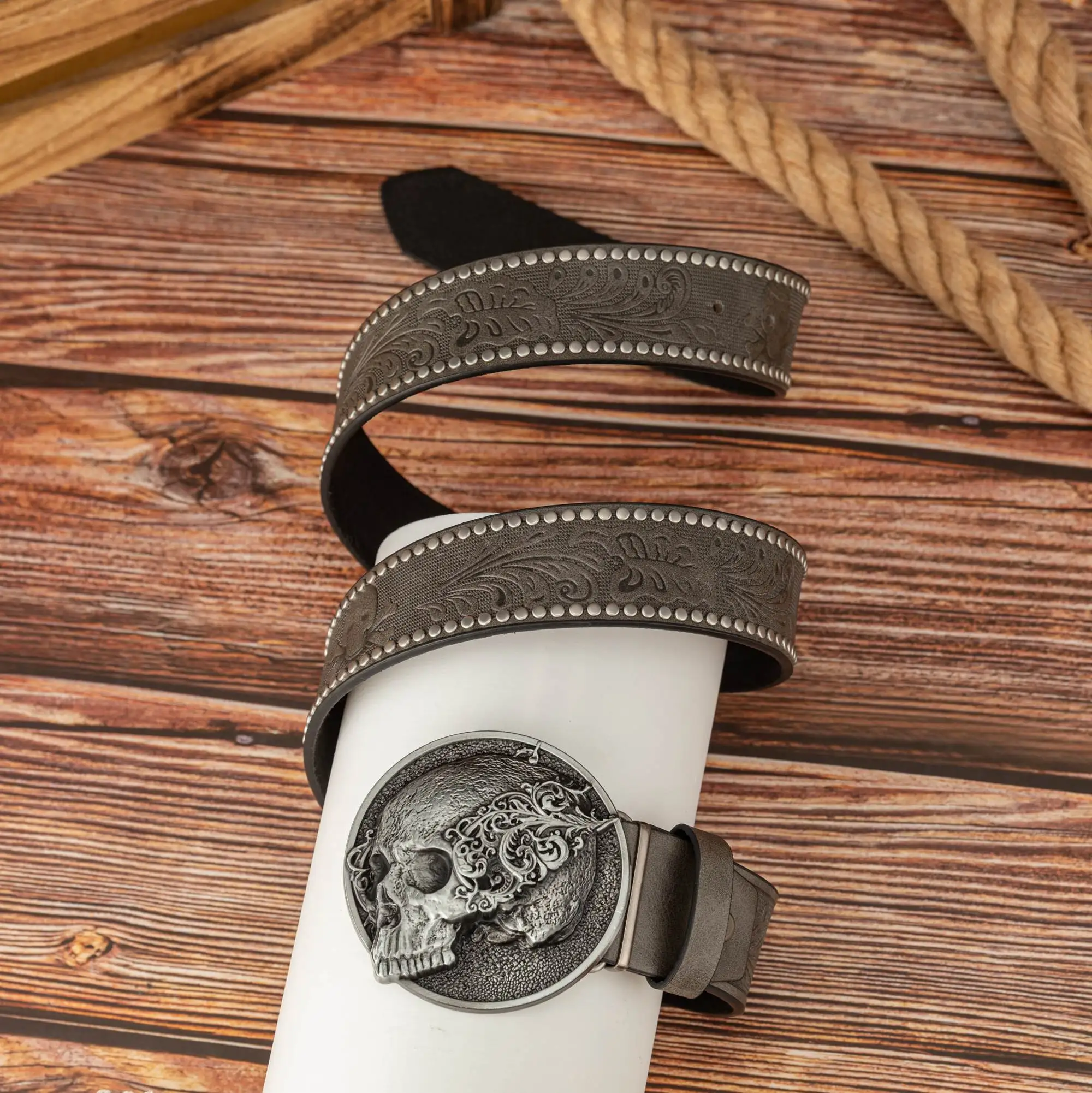 Rockabilly Skull Head PU Leather Rivet Waist Belt Wave Pattern Zinc Alloy Buckle Fashionable Universal Belt for Men And Women