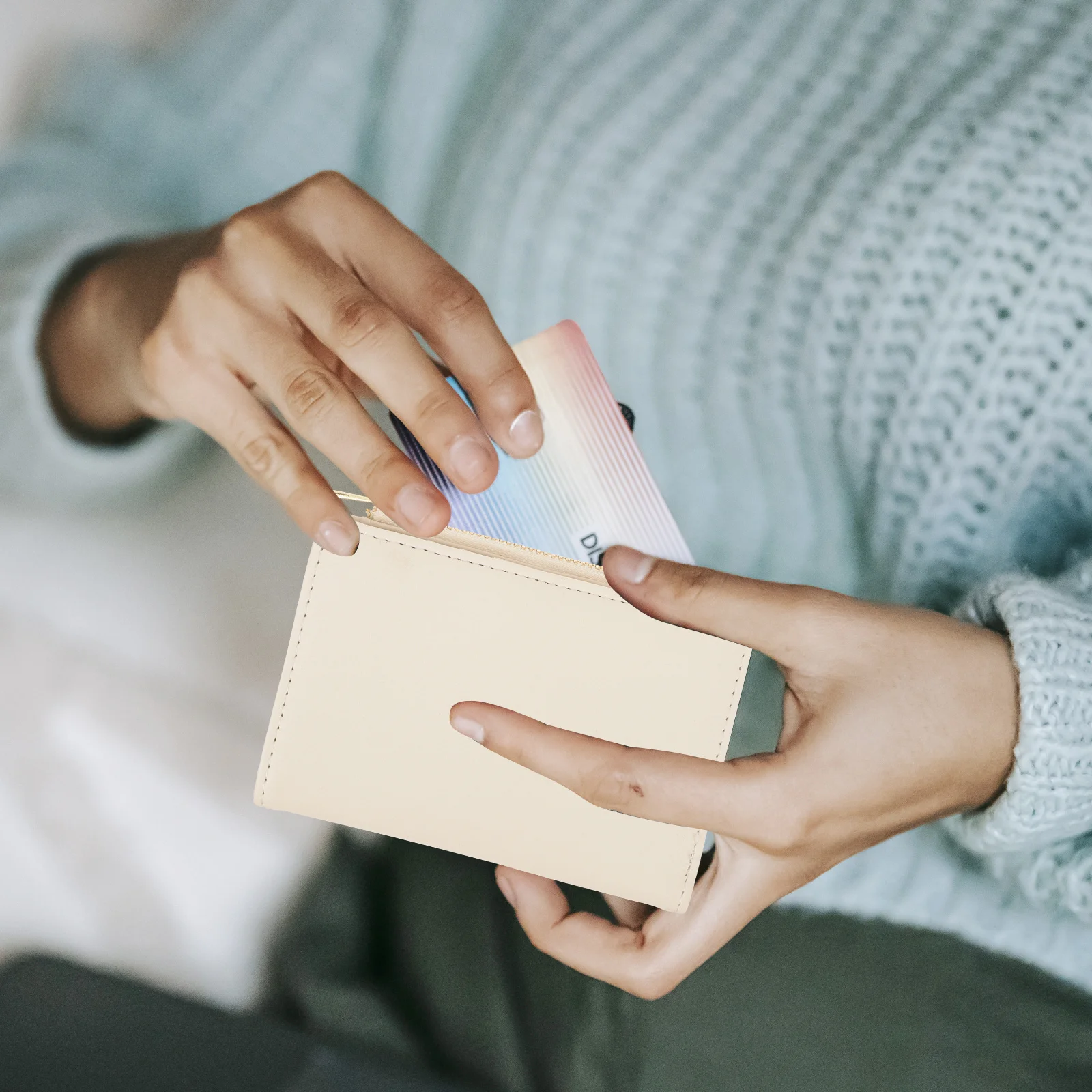 Llavero de PU plateado, bolso portátil duradero, bolso de moda para mujeres, niñas, señoras, billetera, moneda, tarjeta, fiesta