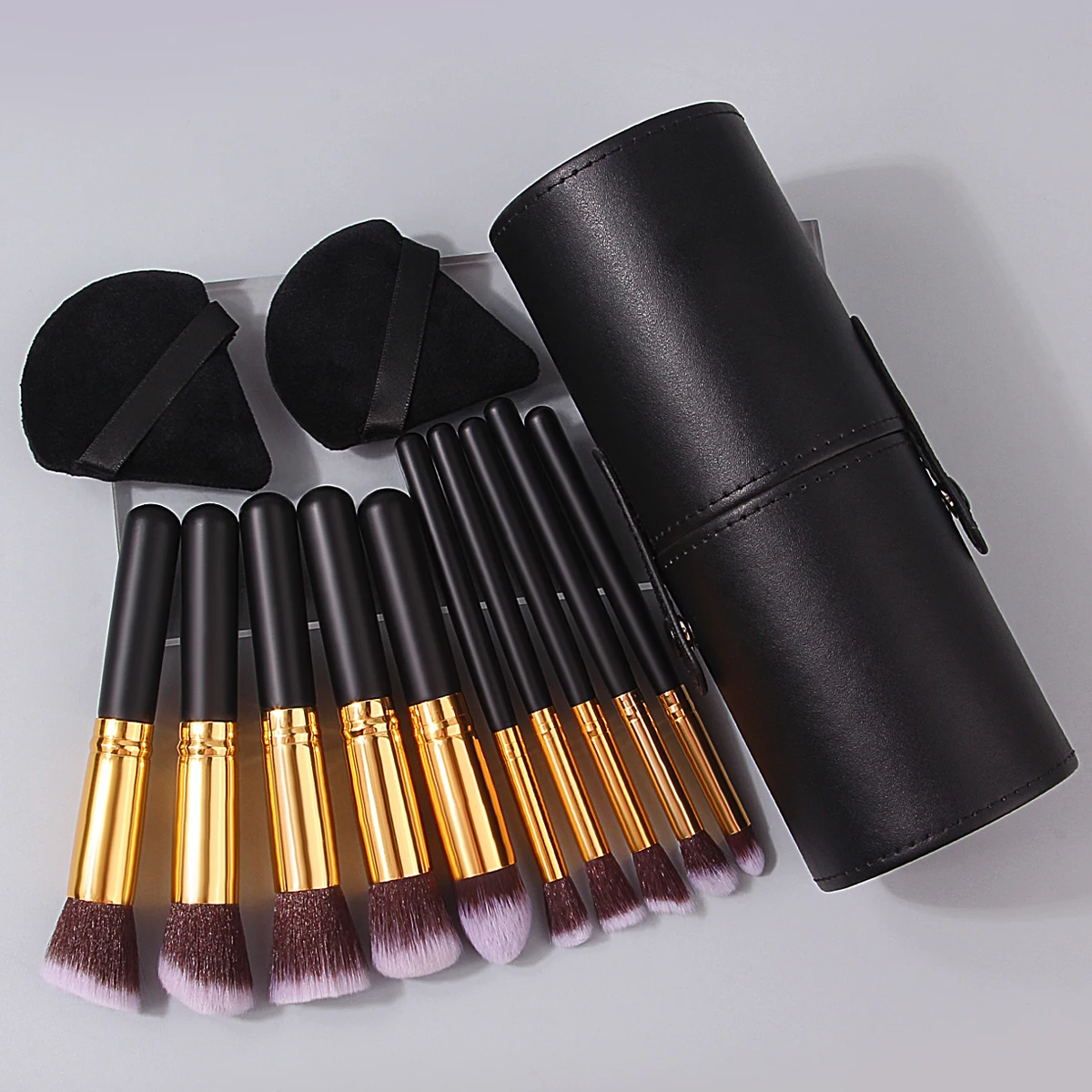 The 13PCS makeup brush set includes a facial makeup brush, a triangular powder puff, and a storage bucket for beauty tools