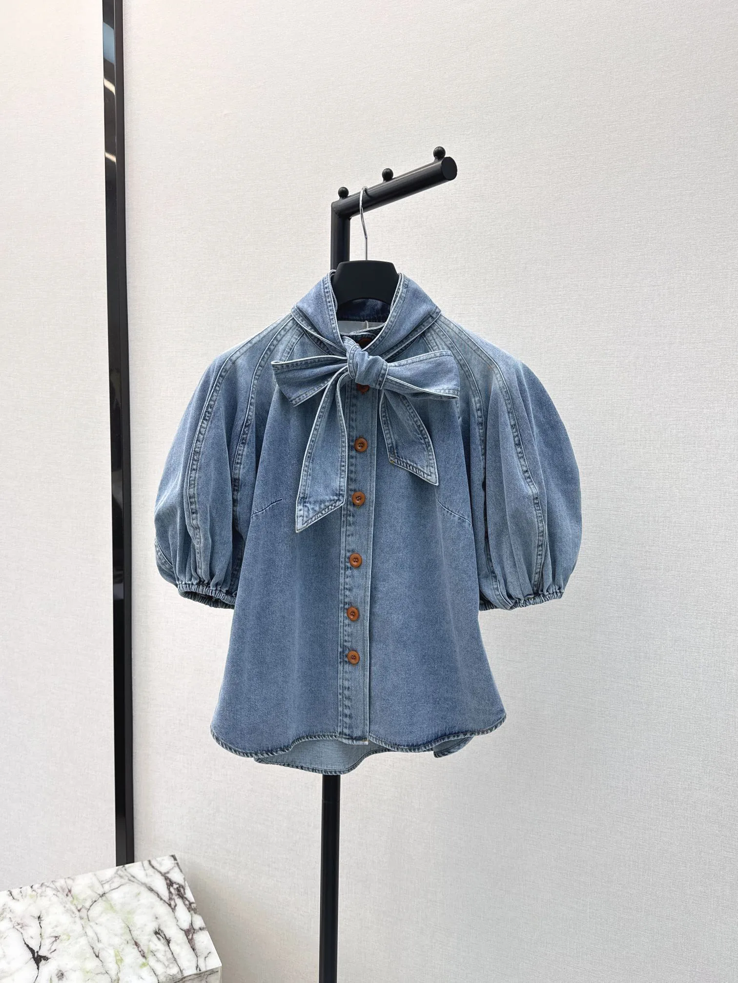 

2024 Summer and Autumn New High Quality Women's Clothing Elegant lace up bow stand up collar denim shirt 0722