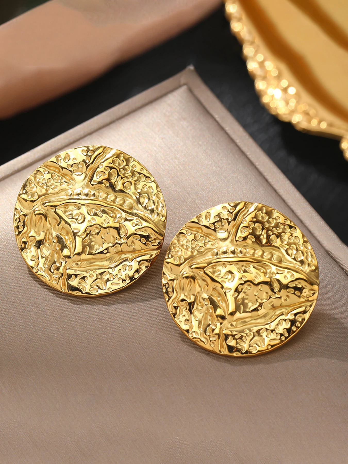 

Unisex Stainless Steel Asymmetric Stud Earring, Plain Design, All-Season Accessory, Versatile & Stylish Earwear