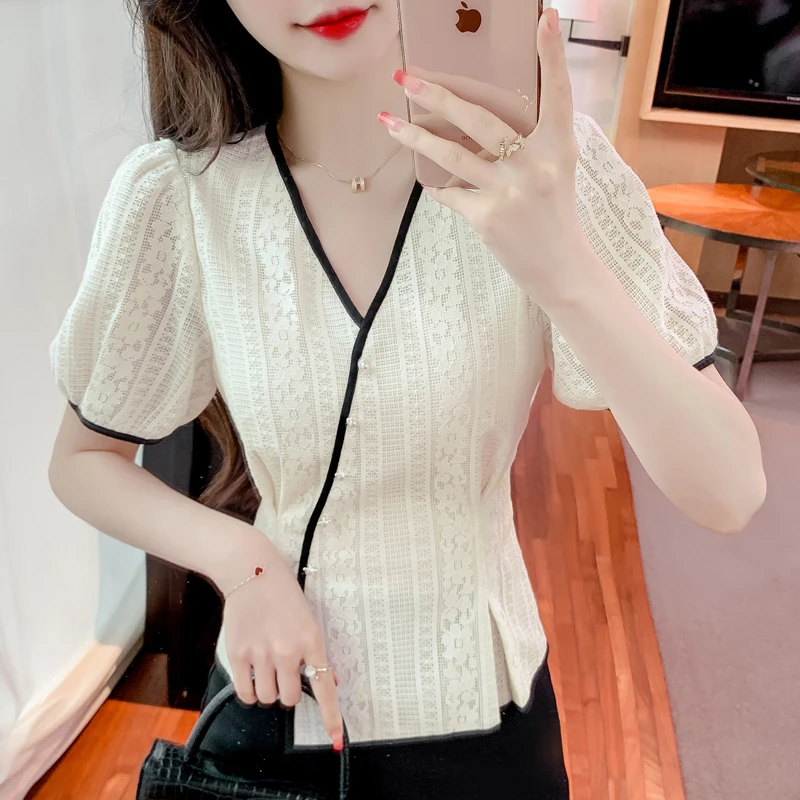 

2024 Summer New Fashionable and Unique V-Neck Lace Small Crowd Waist Slimming Top for Women