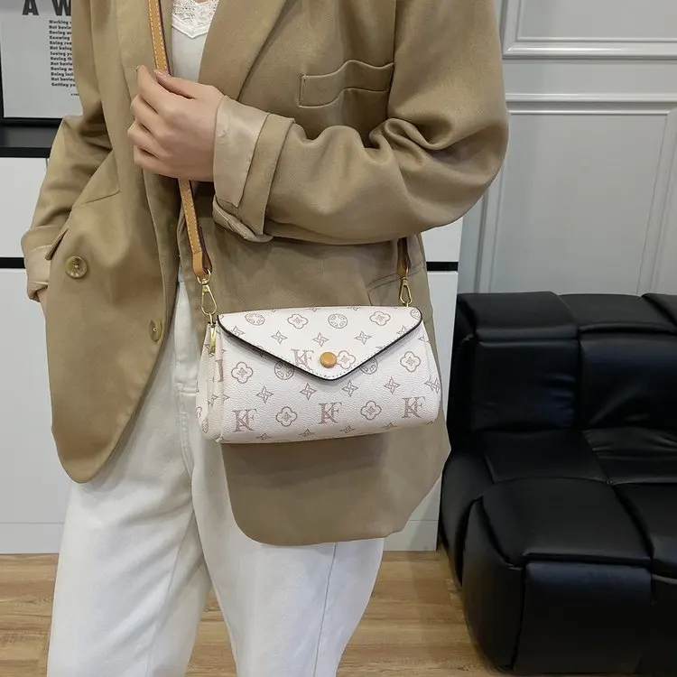 

Модная минималистичная сумка-шоппер для женщин с трендовым дизайном и кожаными вставками, легко превращается в вместительную роскошную сумку для подгузников.