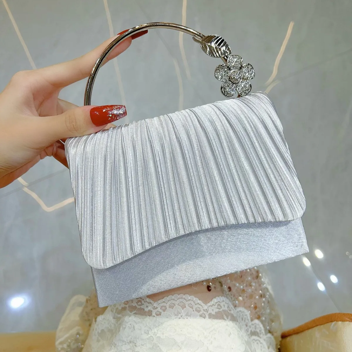 

Women's Classic Pleated Dinner Bag Fashion Ladies Clutch Bags Lady Evening Handbags Women Chain Shoulder Bags Party Wedding Bag