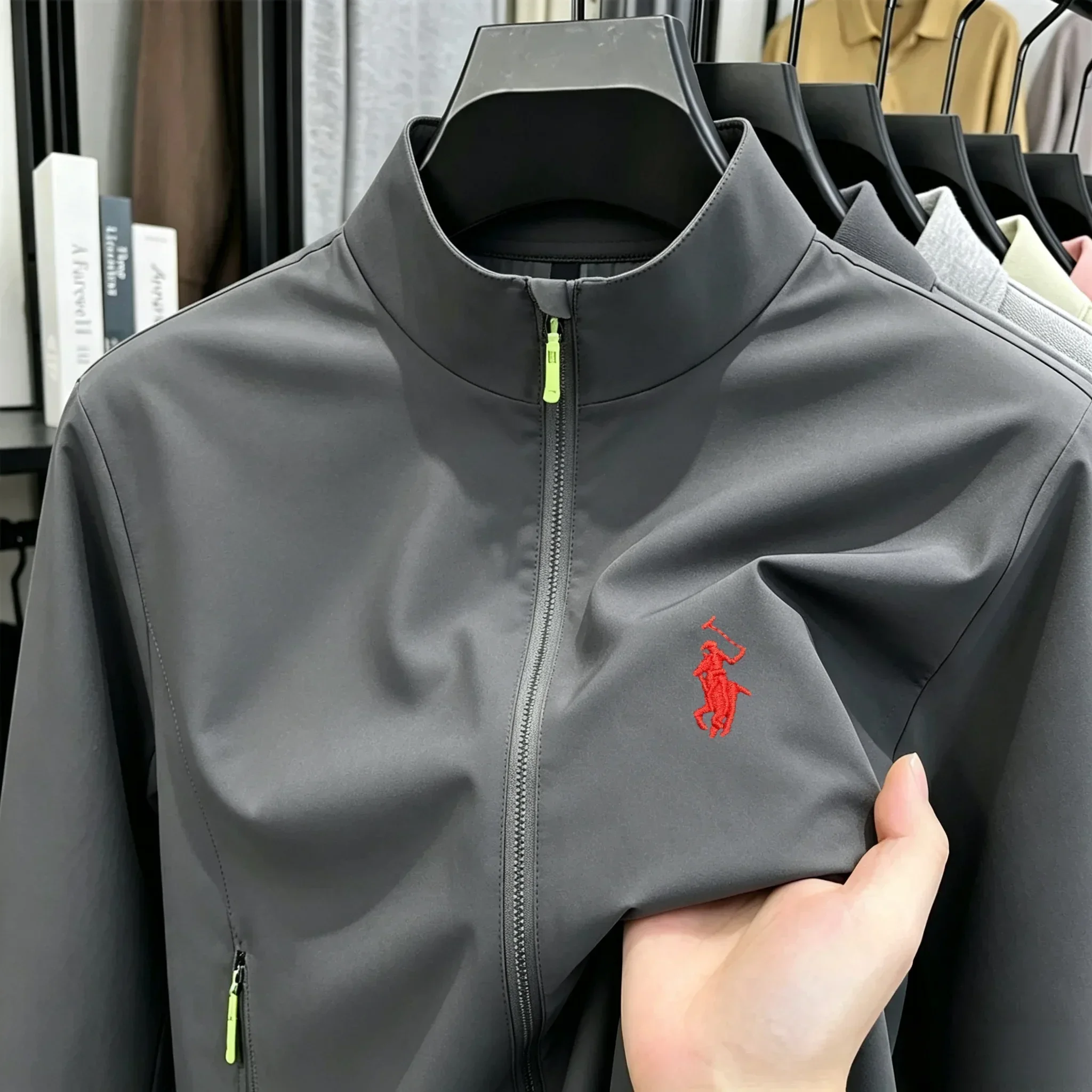 2026 neue High-End-Markenjacke für Damen und Herren mit langen Ärmeln und Reißverschluss, Herbstmode, exquisite Stickerei, wasserdicht, strapazierfähig. – Detail 18