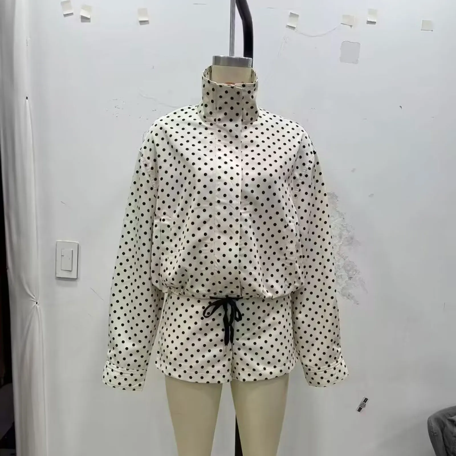 HH Weibliche Herbst Mode Polka Dot Gedruckt Set Lange Ärmel Rollkragen Kordelzug Jacke + A-line Shorts frauen Vintage Anzug – Detail 16