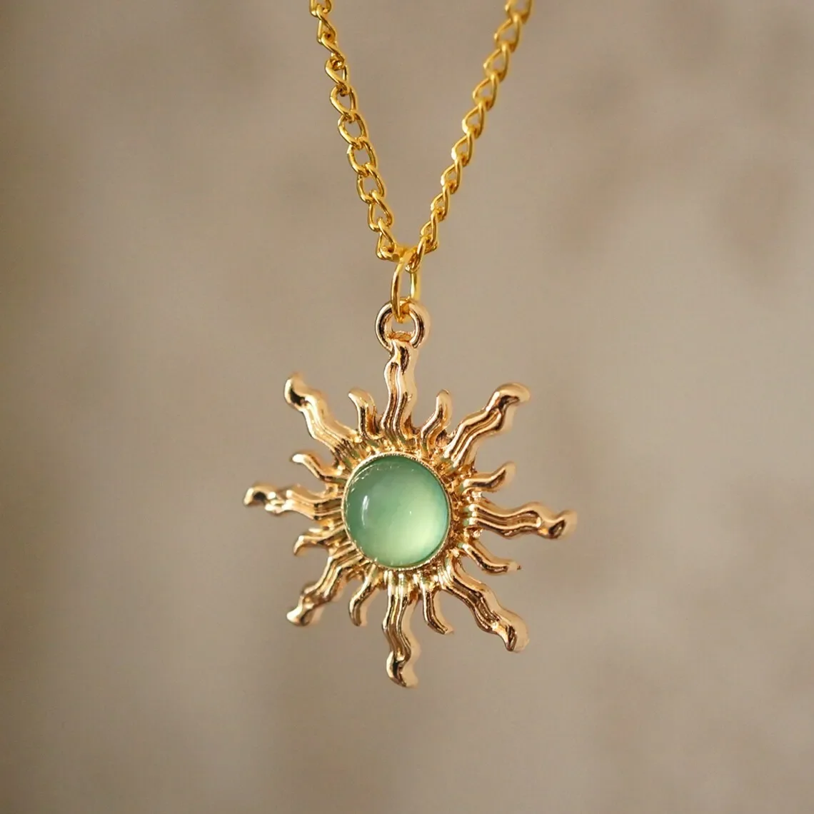 Vintage Sun Earrings Women Fashion Bohemian Jewelry Accessories Green Stone Gothic Gold Color Sun Pendant Cold Wind Ear Hook New