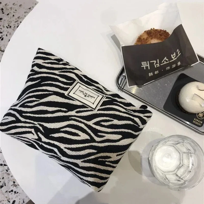 Korean Fashion Leopard Print Zebra Print Cosmetic Bag Toiletry Bag Women\'s Handbag Clutch Bag Convenient Large Capacity Stora...