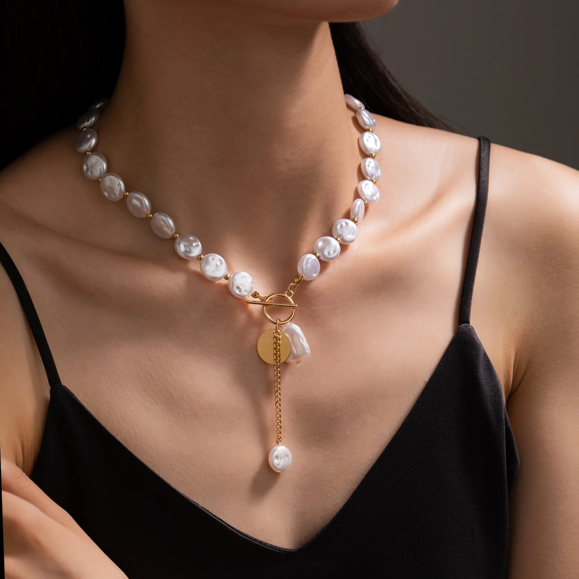 New Simple Metal Imitation Pearl Beaded Pendant Necklace Moon Metal Link Splicing Choker for Women Ladies Jewelry Wedding Gifts
