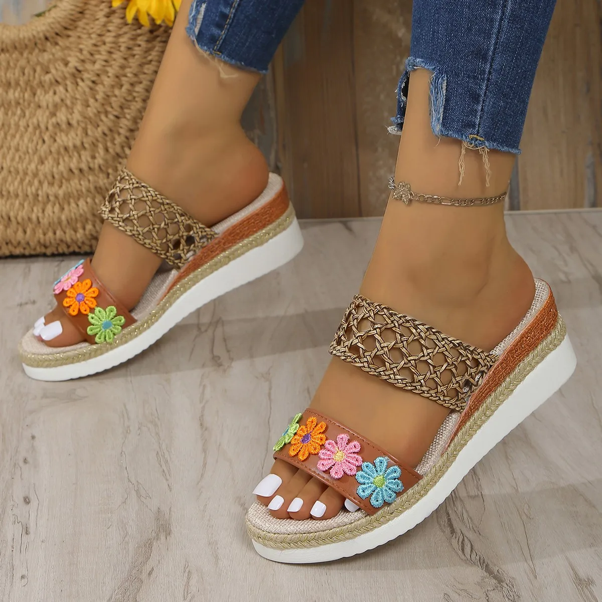 Women Wedges Slippers Summer New Fashion Sandals Comfortable Lightweight Casual Slippers Outdoor Beach Shallow Slides Women