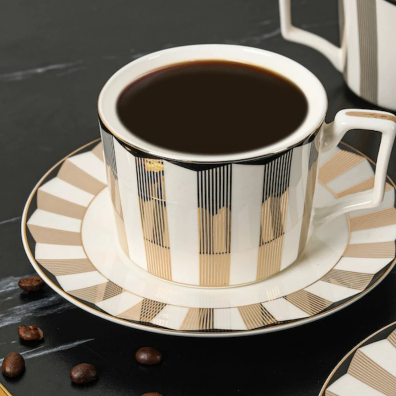 

Golden Vertical Pattern European Luxury Bone China Gold-plated Coffee Cup and Plate Set, High-end Specialty Tea Cup and Tea Set