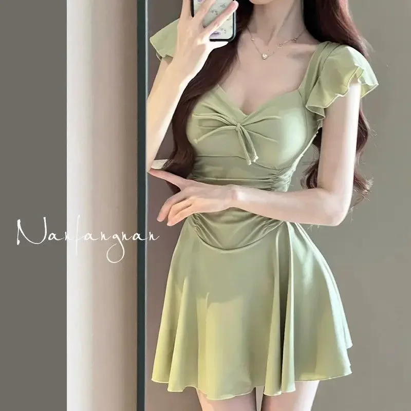 Traje de baño conservador de una pieza para mujer, cubierta de carne, adelgazante, estilo coreano, estilo de hadas, pecho pequeño recogido, vacaciones de primavera caliente