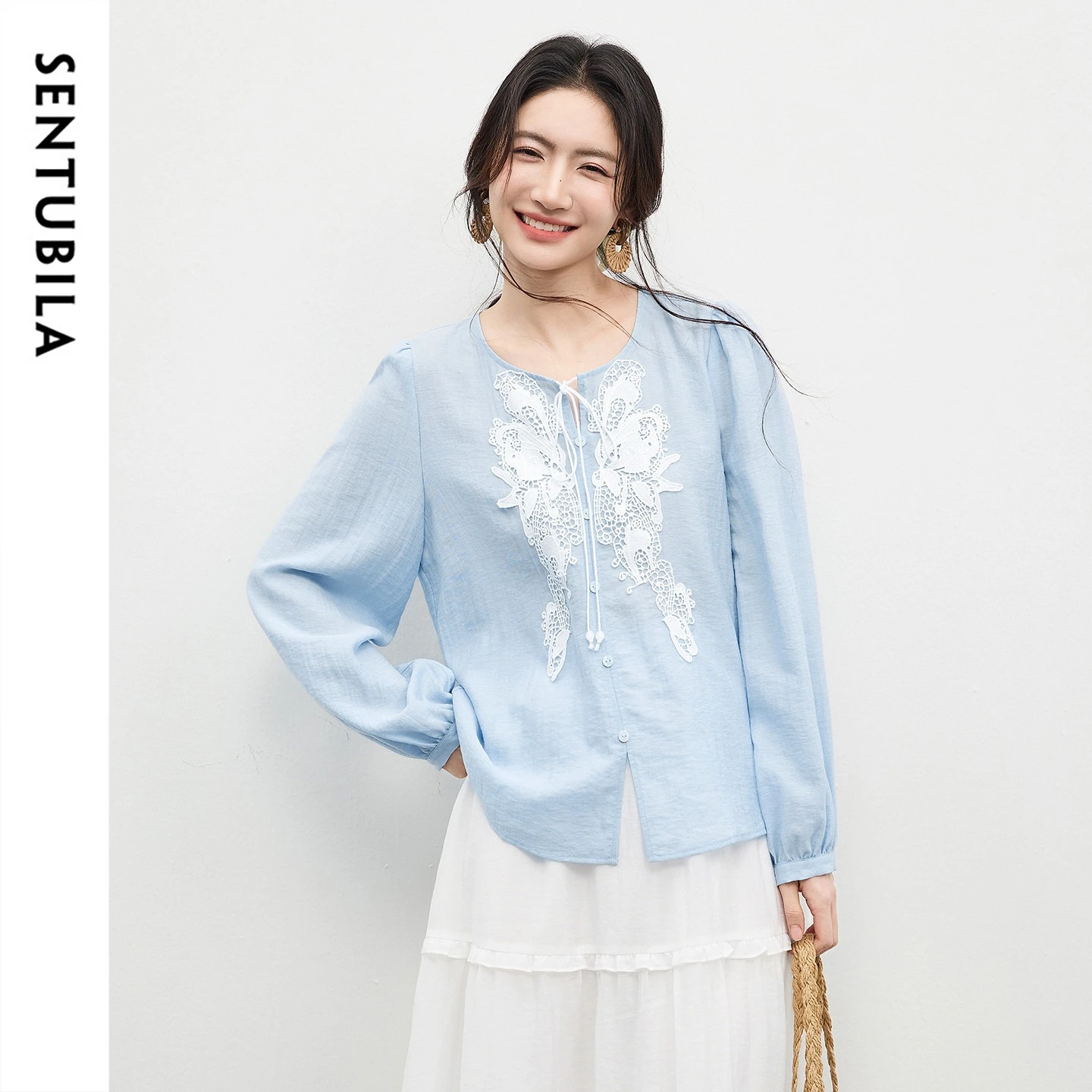 

Женская блузка SENTUBILA из льна и лиоцелла, синяя, новая коллекция 2026, с кружевным воротником на завязках, с длинными рукавами, для отпуска, модель 161CA4873