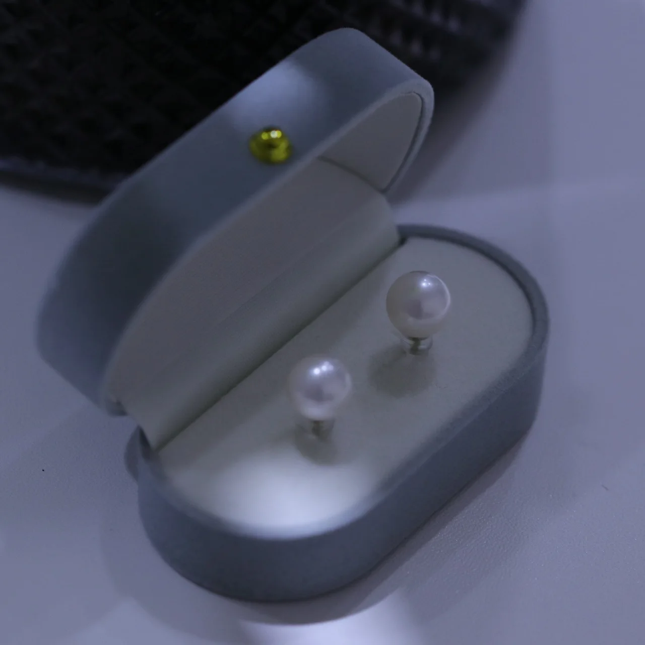 

Новый продукт 2025: ААА9-10 мм 10-11 мм Натуральные японские круглые серьги 925-х годов в элегантном минималистском стиле для женщин, белый жемчуг