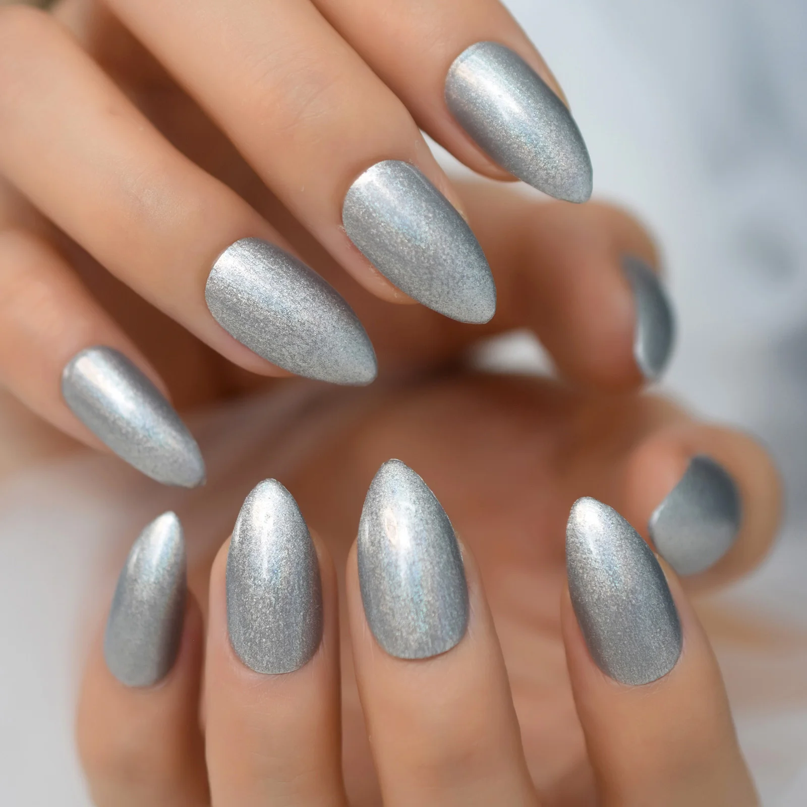 Shimmer Fine Glitter Press On Nails Shiny Holo Silver Dust Stiletto Unghie finte Punte progettate da donna per le dita della ragazza delle donne