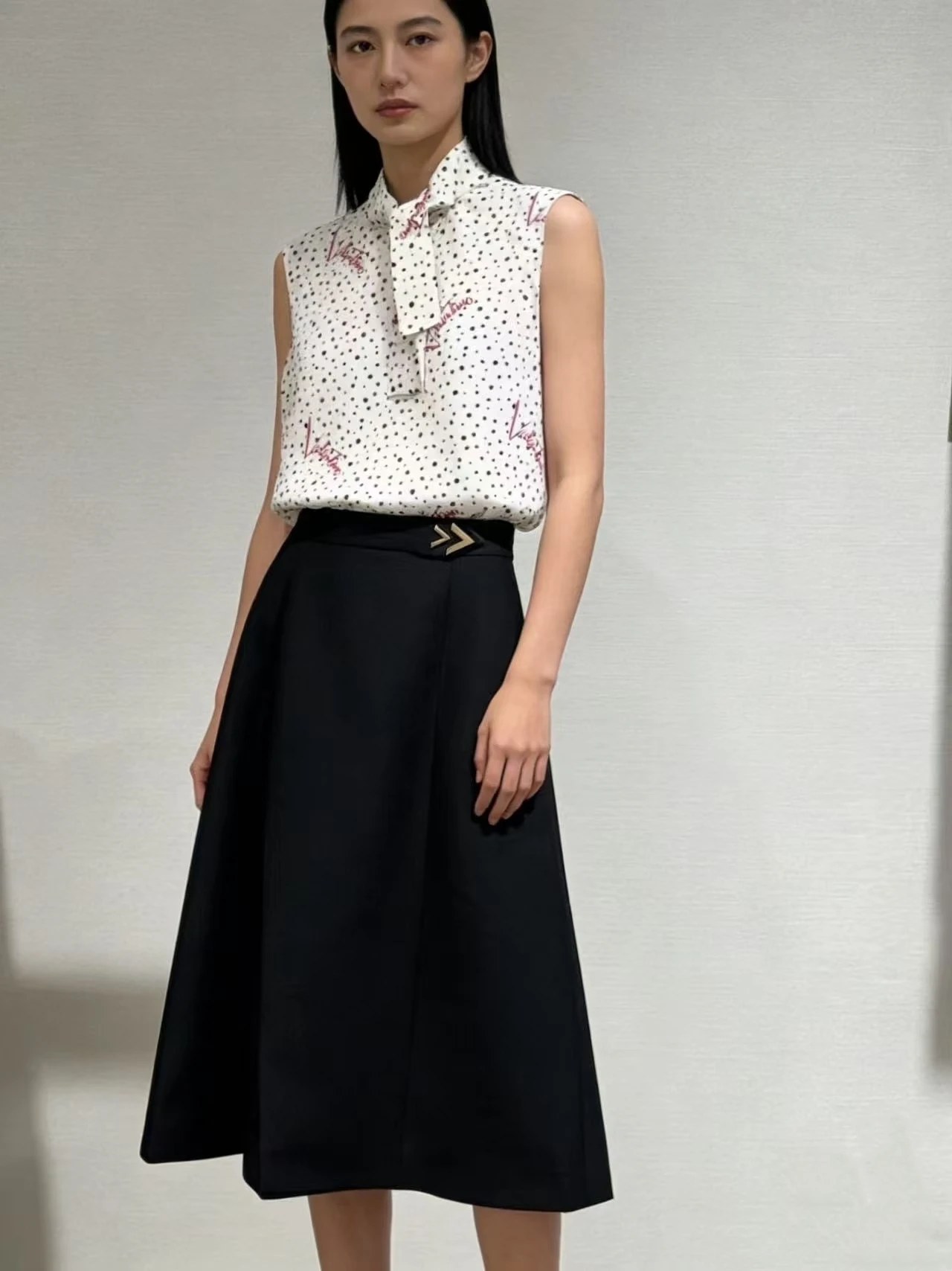 New Women's High Waist A-Line Midi Skirt Simple Style Elegance Black Color Commute Zipper Design Standard Fit Summer 2026