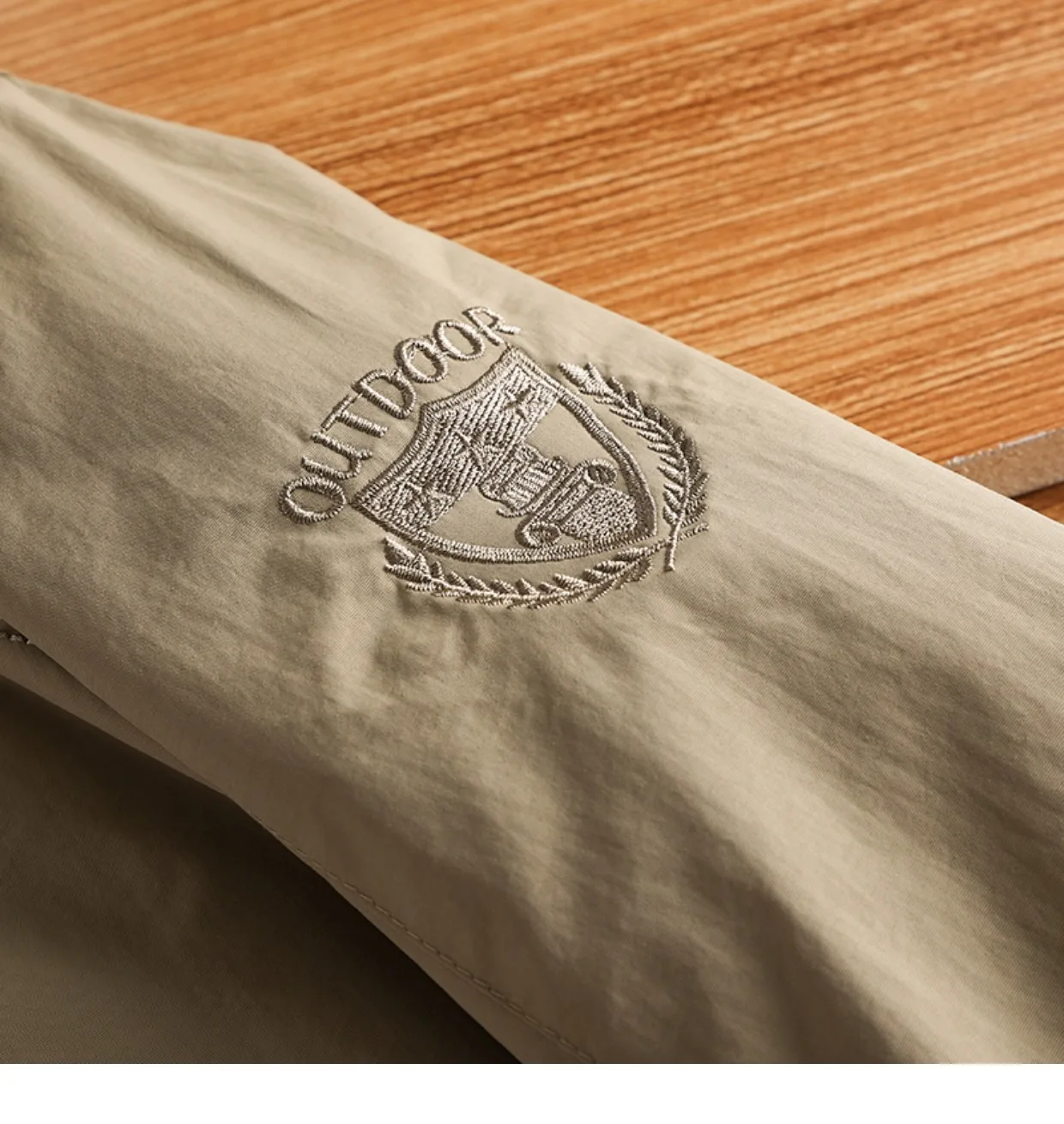Neue wasserdichte Kapuzenjacken für Herren, lässig, winddicht, Herbst, leicht, mit mehreren Taschen, Wandern, Windjacke, abnehmbare Hutjacke – Detail 11