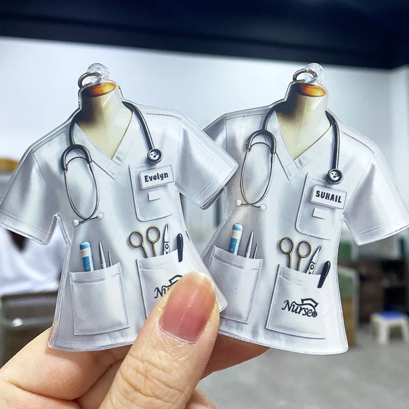 Porte-clés personnalisé en acrylique 2D pour uniforme d'infirmière, plaque d'identification pour personnel soignant, porte-clés personnalisé pour le personnel de santé