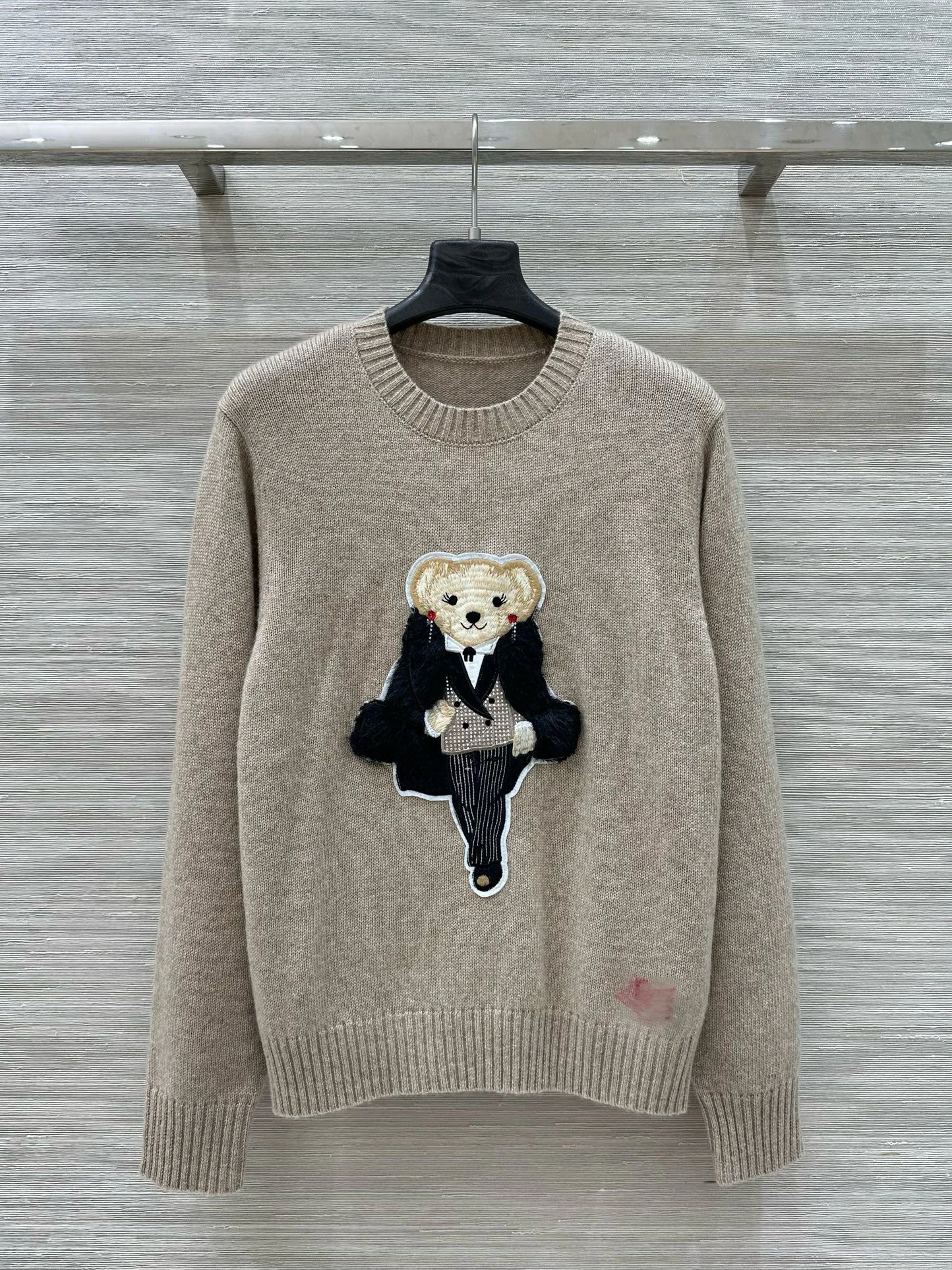 เสื้อไหมพรมถักทรงกลม แบรนด์ Gold Tead Camere ลายปักหมี สไตล์ลำลอง ใส่ได้หลายโอกาส สวมใส่สบาย เสื้อแขนยาวสำหรับผู้หญิง เสื้อกันหนาว