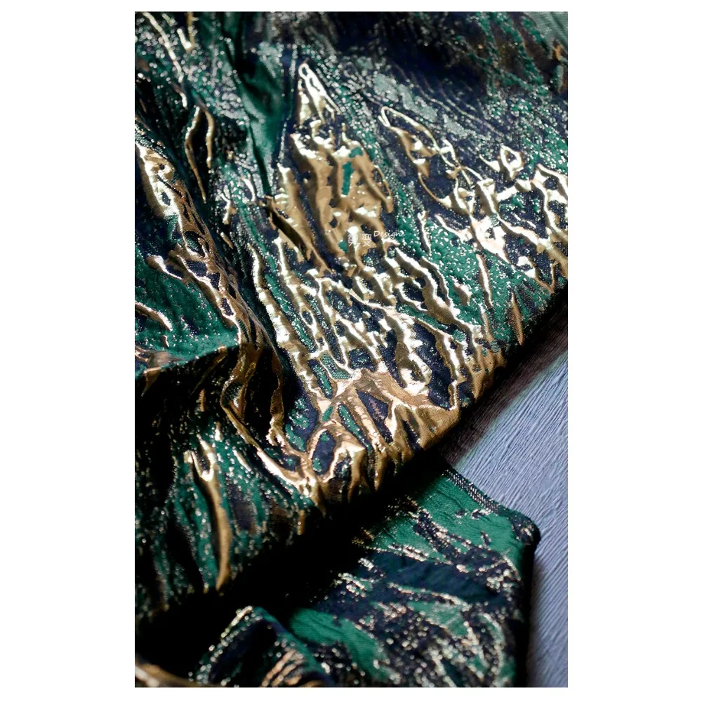 

Ретро темно-зеленая 3d текстура золотистая полосатая жаккардовая тисненая ткань Высококачественная дизайнерская ткань Han для одежды DIY Шитье одежды