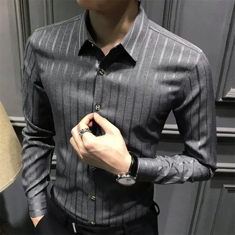 Camisa de verano para hombre, estilo joven, elegante, Color sólido, a rayas, seda brillante, viaje diario, informal, Tops con cuello vuelto