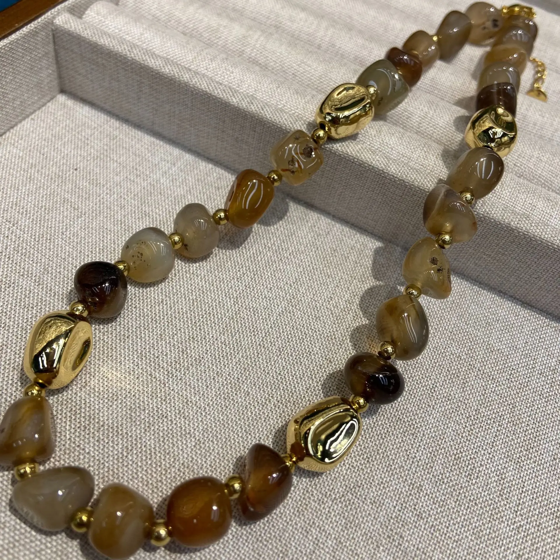 

Coffee-colored Agate Beaded Necklace for Women Jewelry Gift Natural Stone Crystals Beaded Collar Vintage Party Clavicle Chain