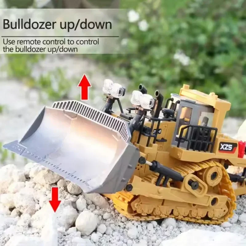2.4G 1/24 8 ช่องวิศวกรรมรถก่อสร้างรีโมทคอนโทรลรถบรรทุก RC Bulldozer ของเล่น Light