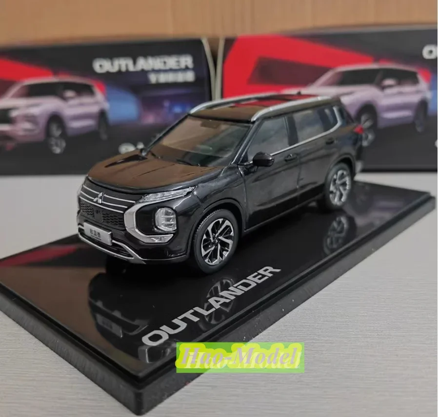 1/43 para Mitsubishi OUTLANDER 2023, SUV, coche en miniatura de aleación, juguetes para niños, regalos de cumpleaños, Hobby, colección de exhibición, adornos negros